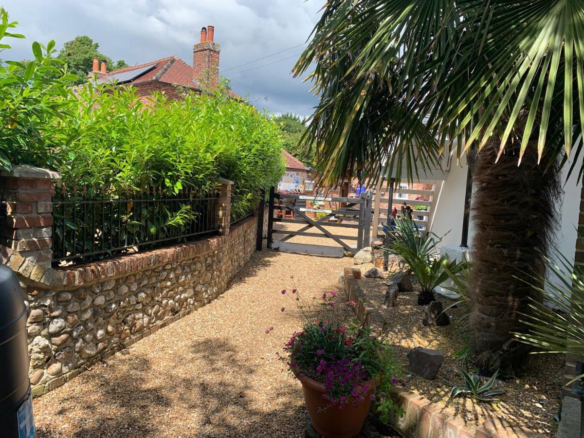 Hunston Mill Self Catering Dog Stay For Free Chichester Eksteriør billede