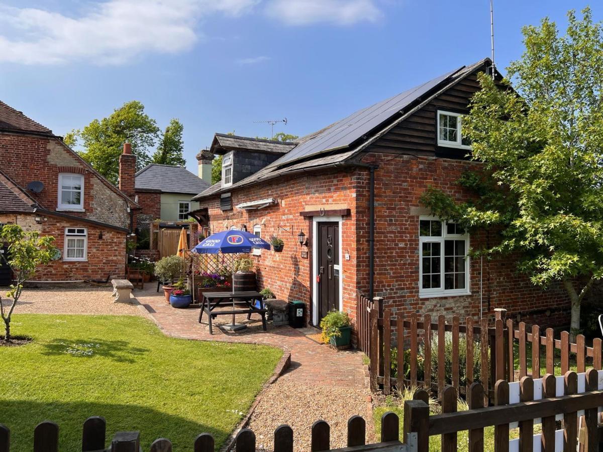 Hunston Mill Self Catering Dog Stay For Free Chichester Eksteriør billede