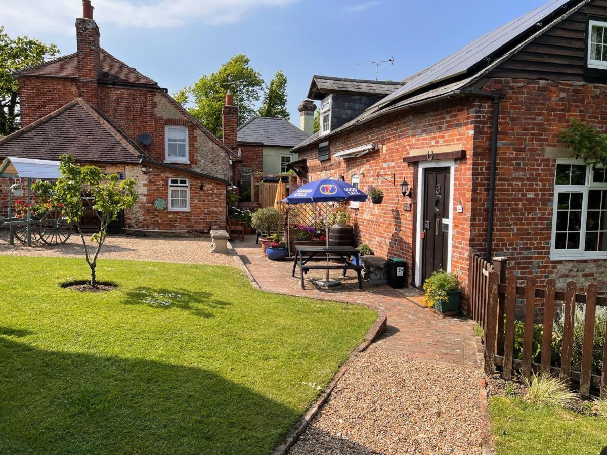 Hunston Mill Self Catering Dog Stay For Free Chichester Eksteriør billede