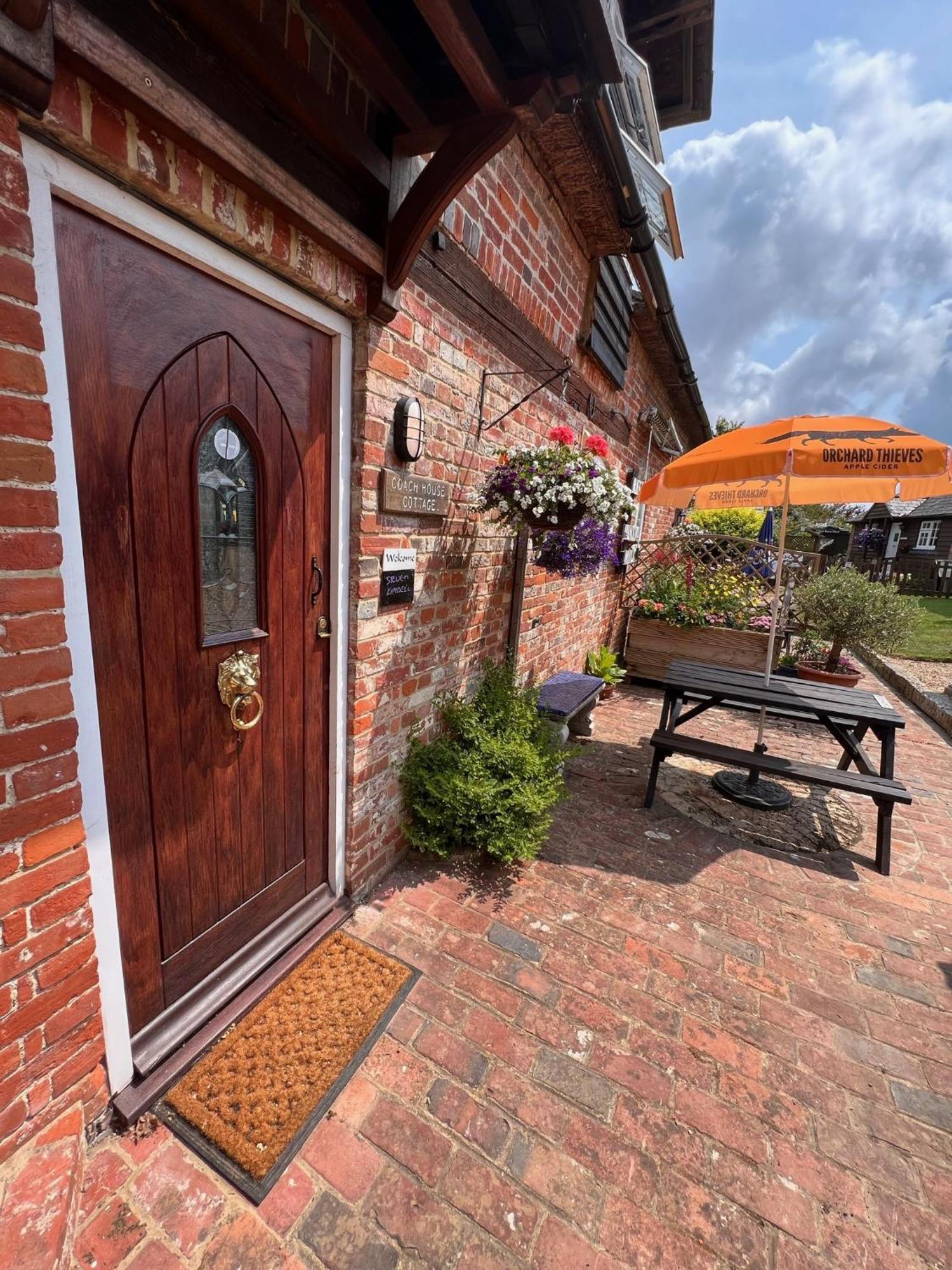 Hunston Mill Self Catering Dog Stay For Free Chichester Eksteriør billede