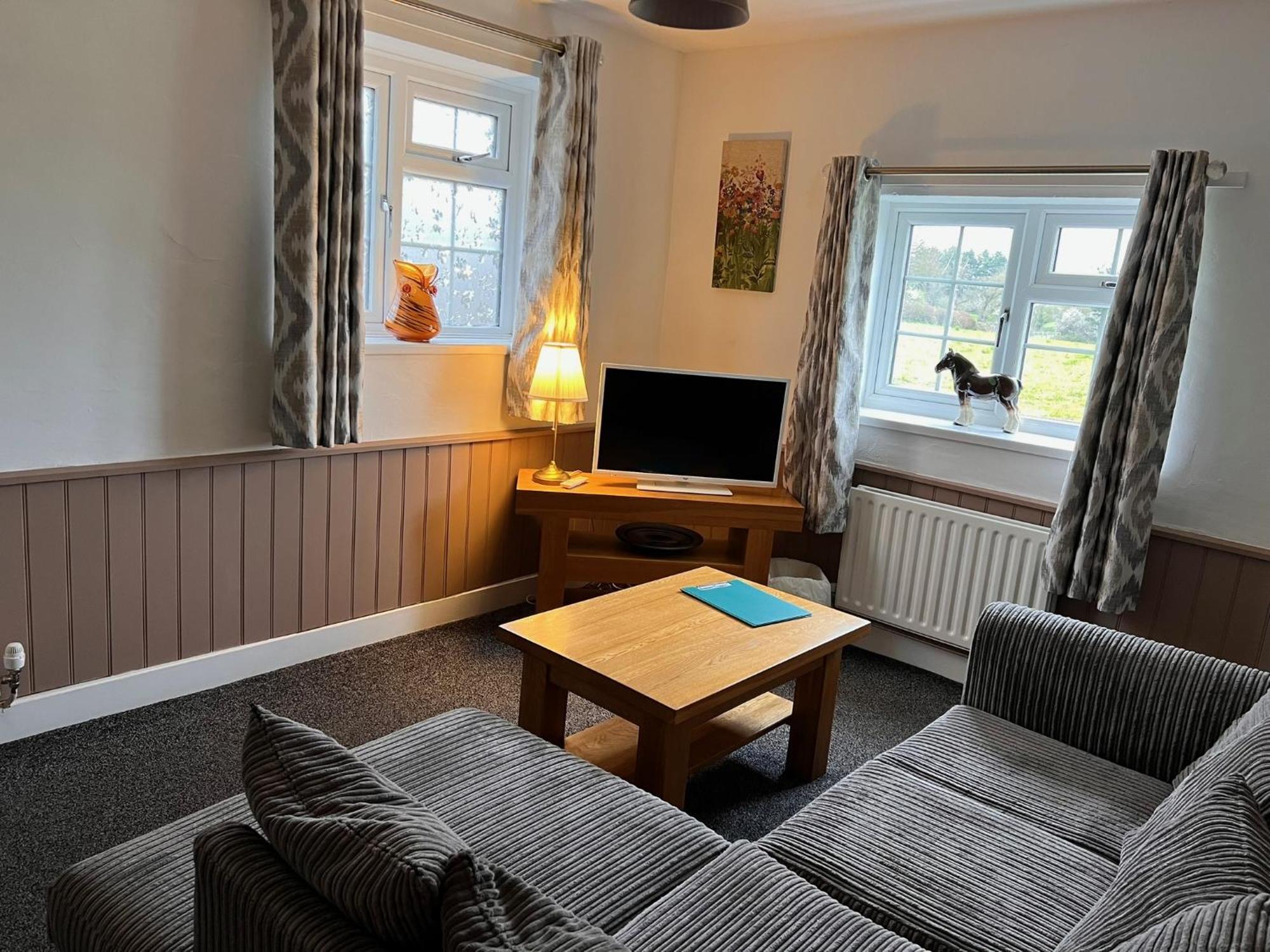 Hunston Mill Self Catering Dog Stay For Free Chichester Eksteriør billede