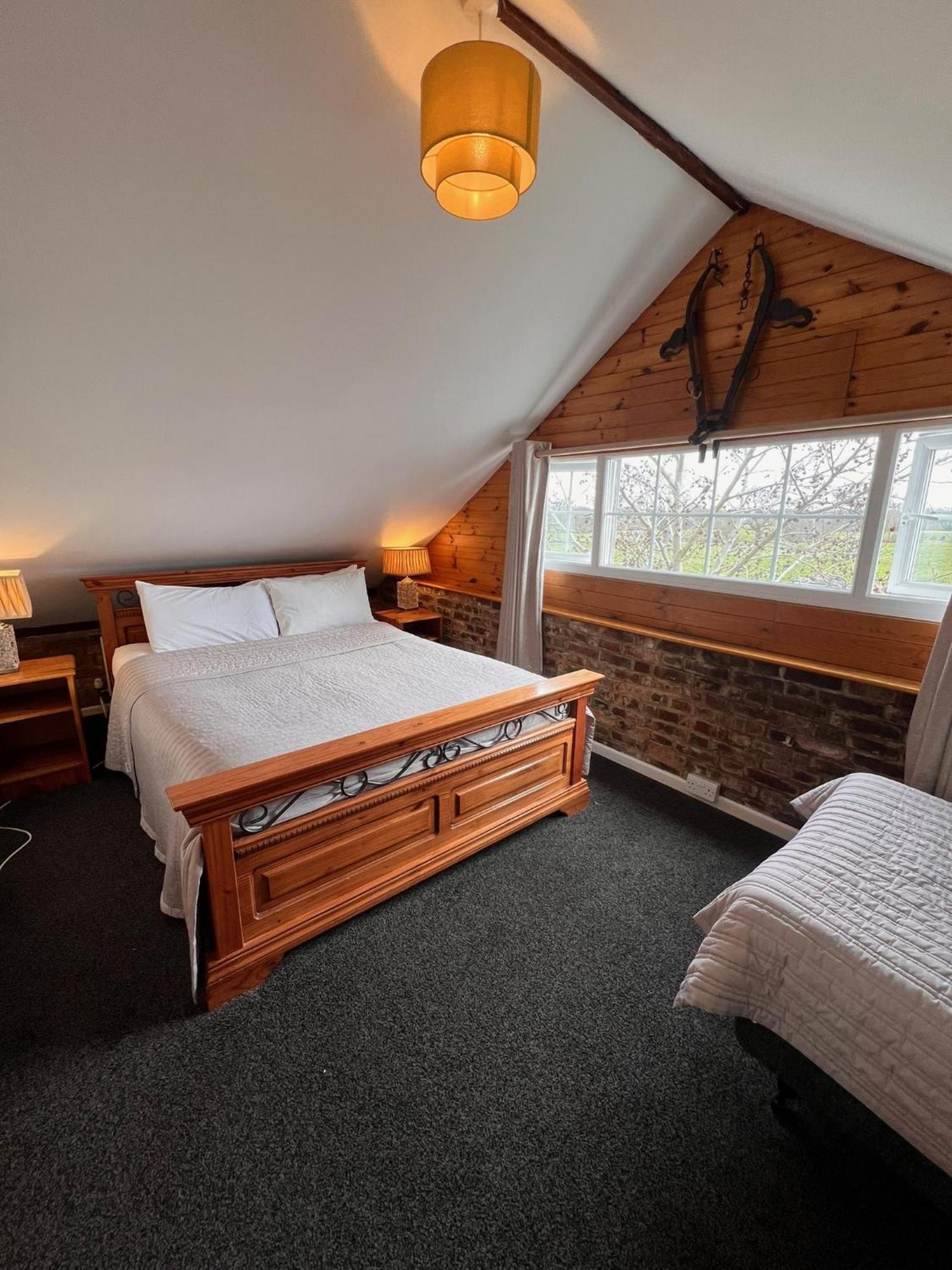 Hunston Mill Self Catering Dog Stay For Free Chichester Eksteriør billede