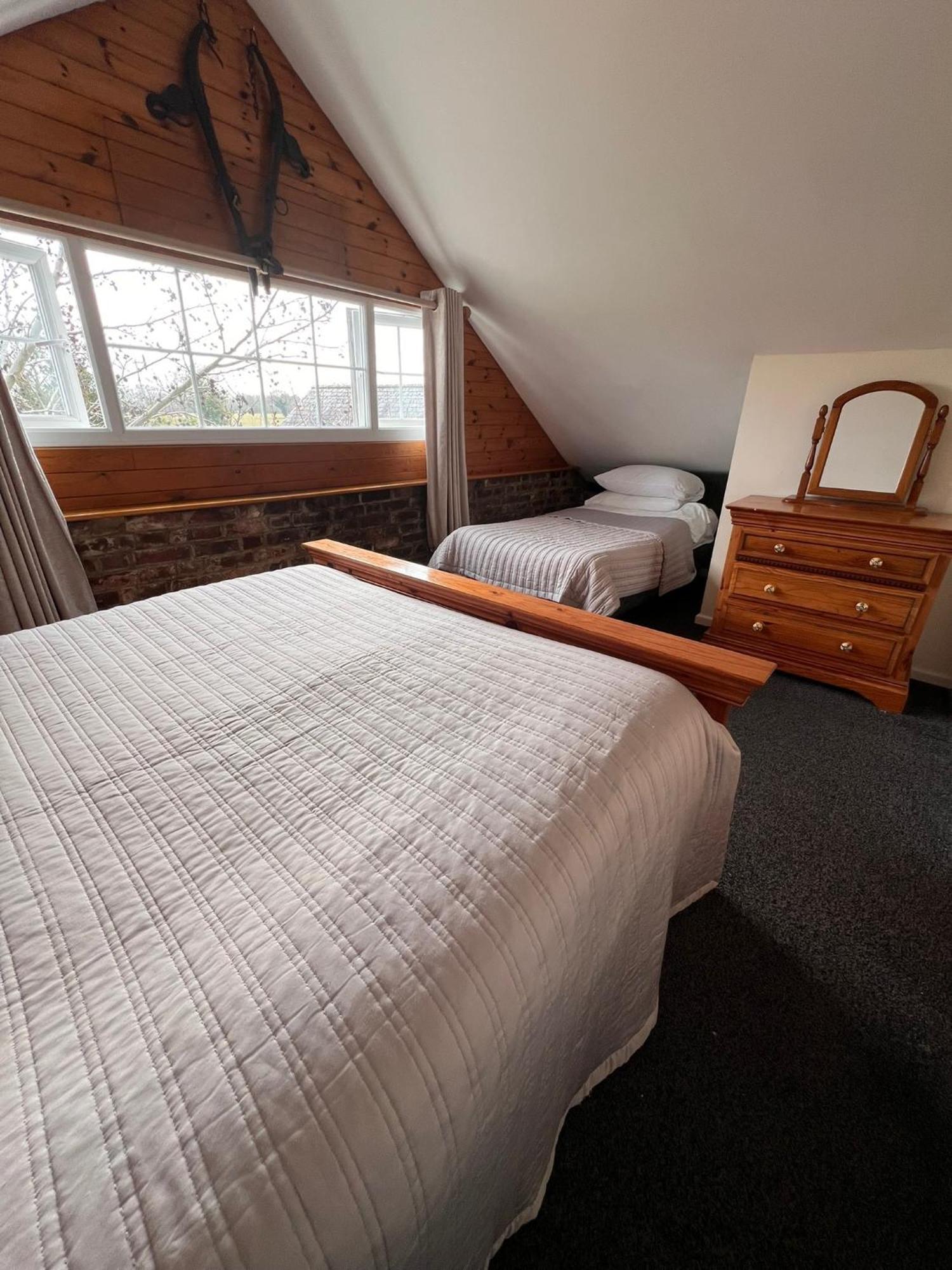 Hunston Mill Self Catering Dog Stay For Free Chichester Eksteriør billede