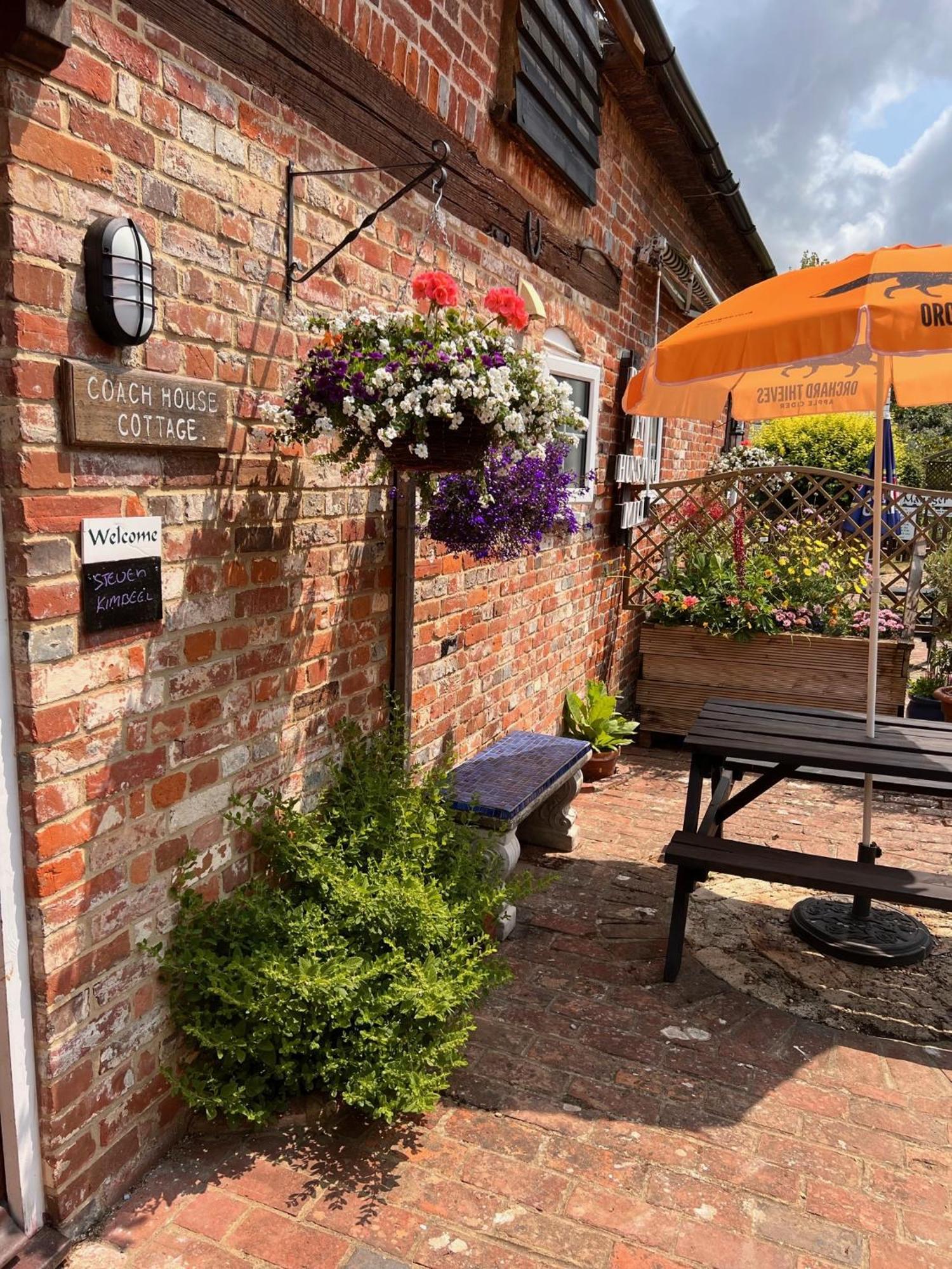 Hunston Mill Self Catering Dog Stay For Free Chichester Eksteriør billede
