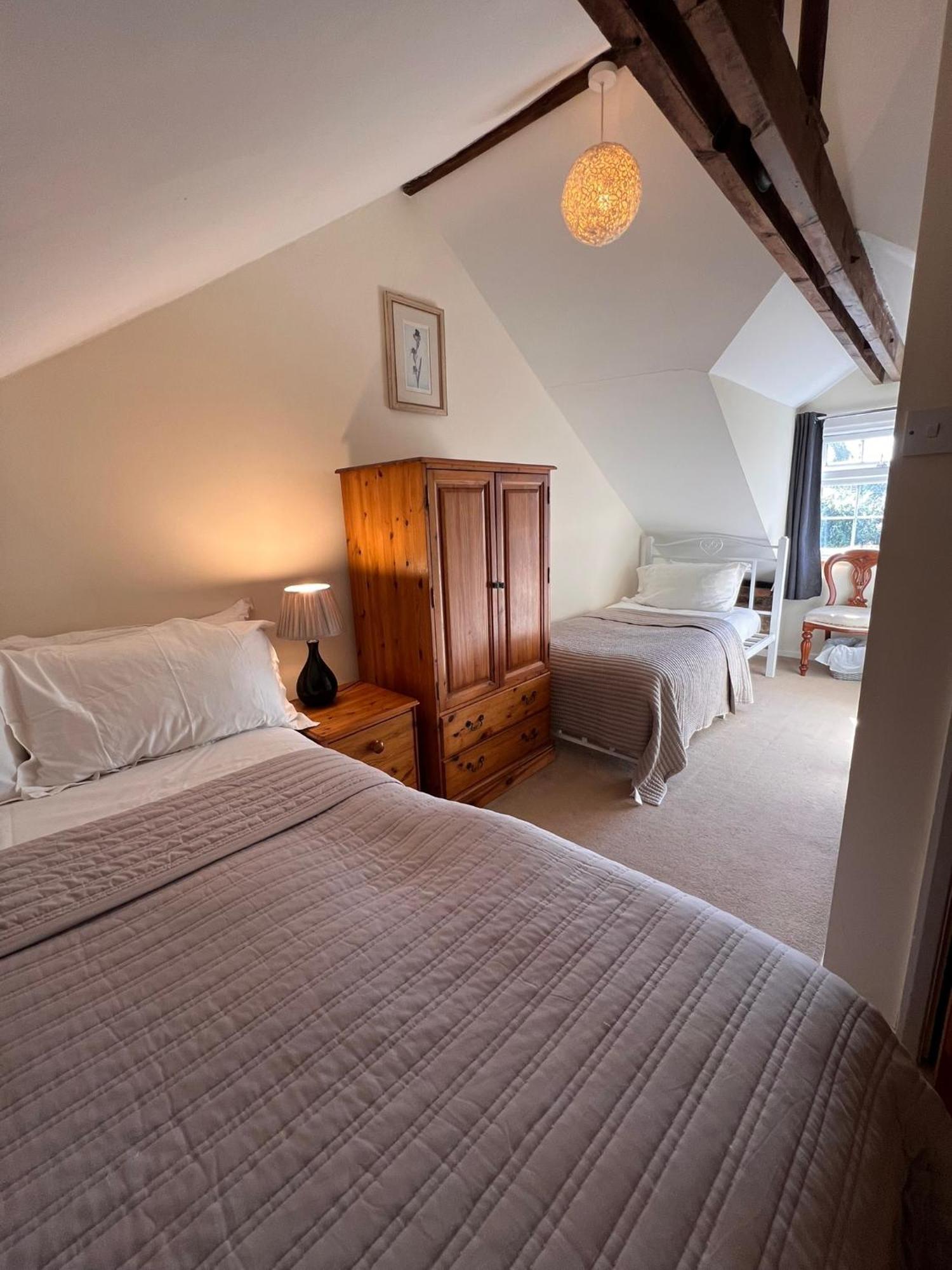 Hunston Mill Self Catering Dog Stay For Free Chichester Eksteriør billede
