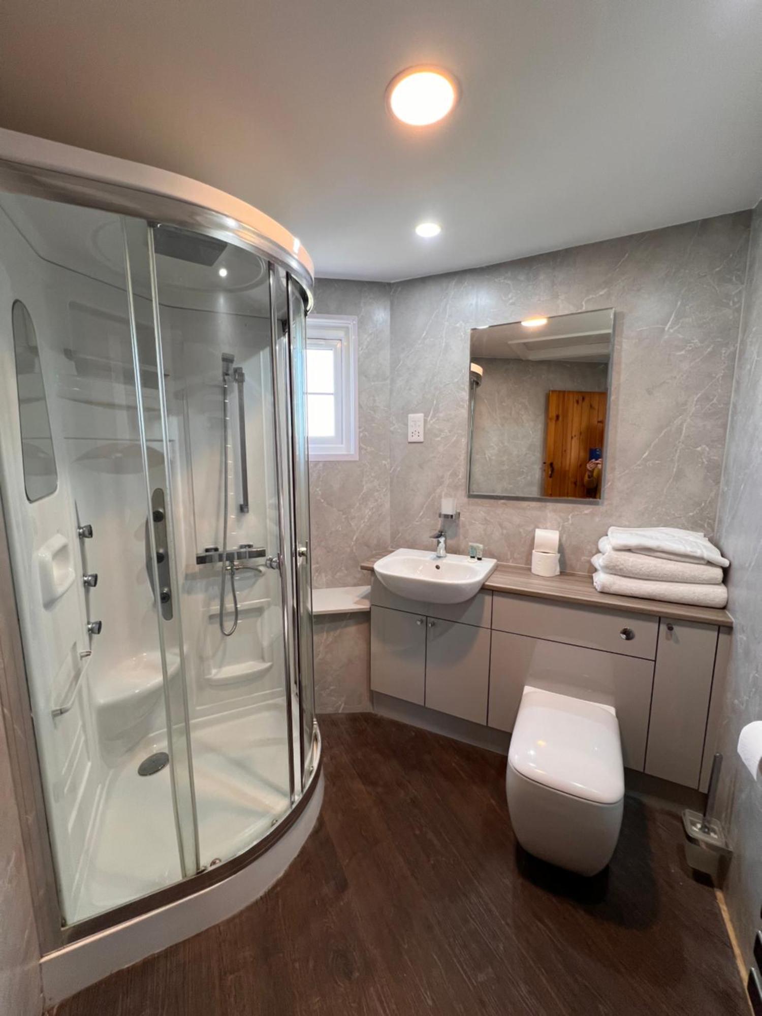 Hunston Mill Self Catering Dog Stay For Free Chichester Eksteriør billede