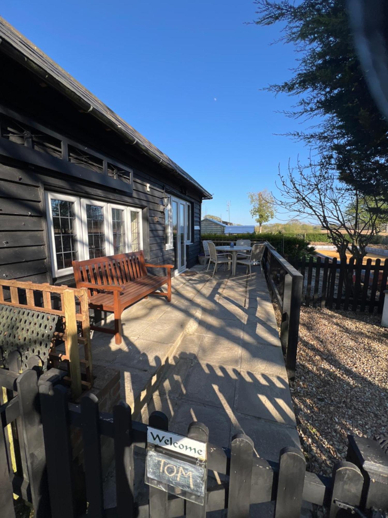 Hunston Mill Self Catering Dog Stay For Free Chichester Eksteriør billede