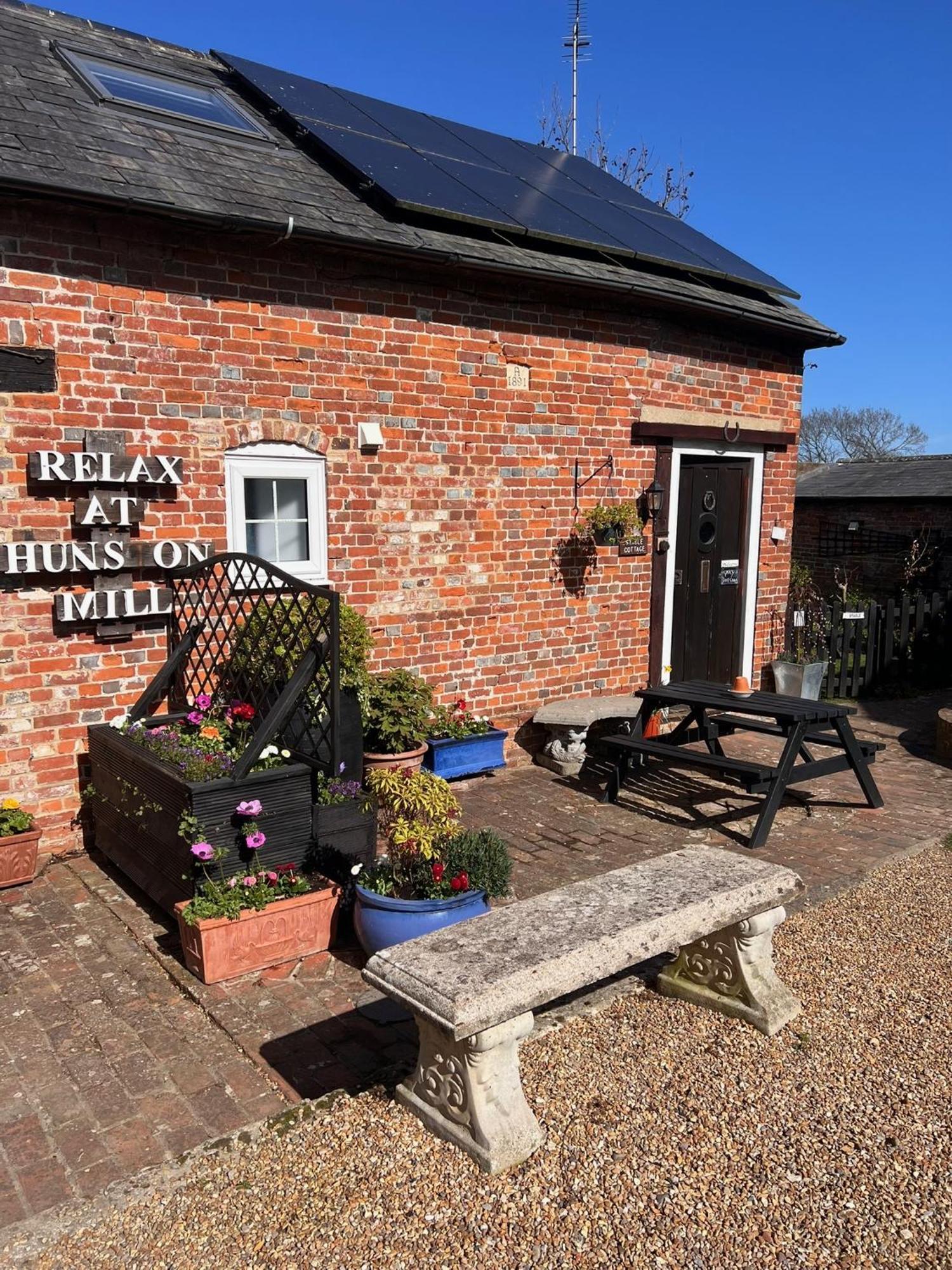 Hunston Mill Self Catering Dog Stay For Free Chichester Eksteriør billede