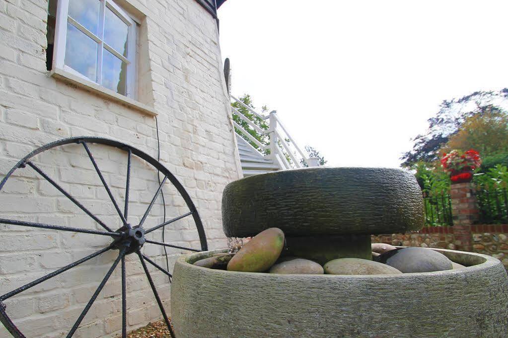 Hunston Mill Self Catering Dog Stay For Free Chichester Eksteriør billede
